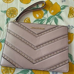Michael kors wristlit